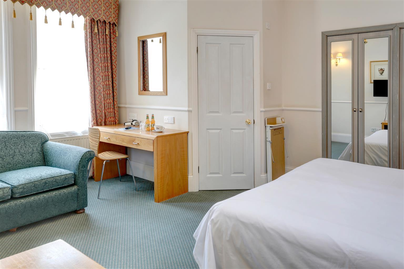 בורנמות' Montague Hotel מראה חיצוני תמונה